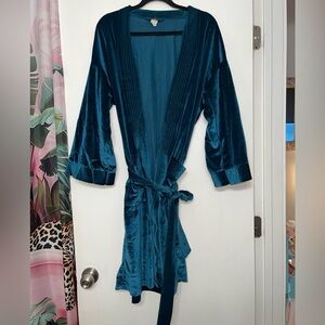 Vintage Teal velvet robe with tie waist one size